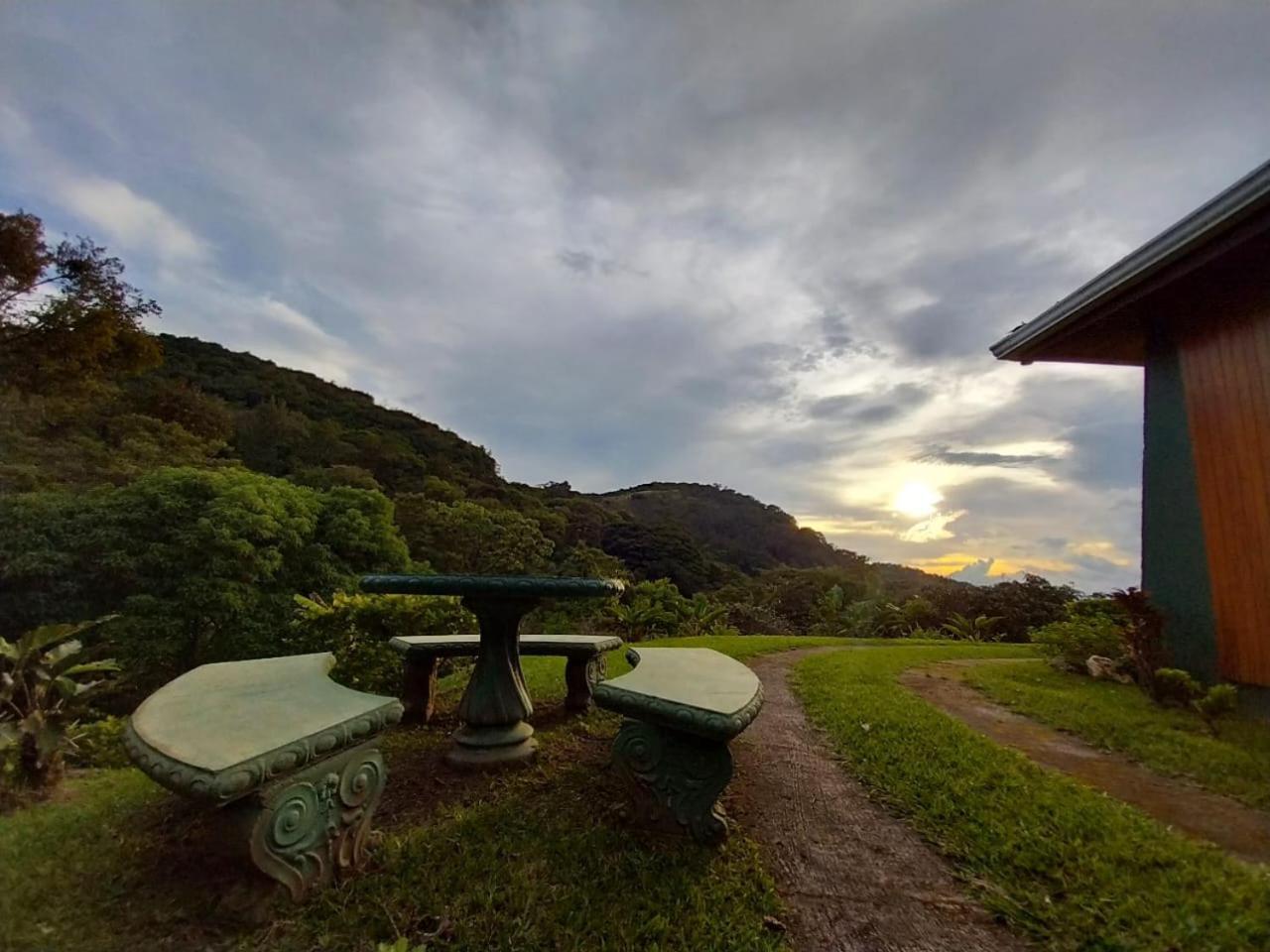 Belcruz Family Lodge Monteverde Exterior photo